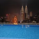 Col 93A 2Queen Bed Balcony Klcc View Family Suites